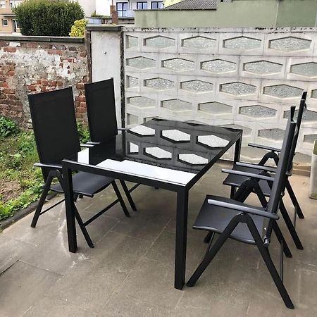 Charmante Gartenwohnung Mit Privatem Grossen Garten Koln Bagian luar foto