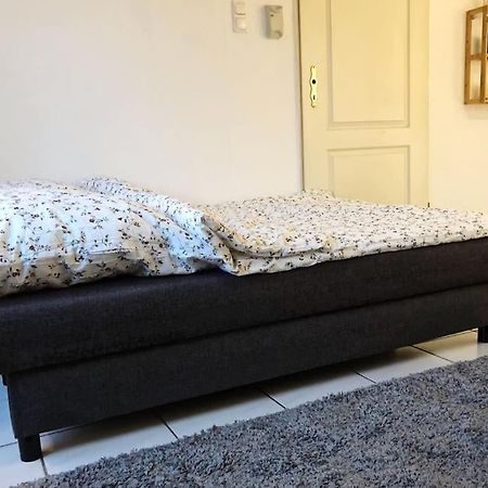 Charmante Gartenwohnung Mit Privatem Grossen Garten Koln Bagian luar foto