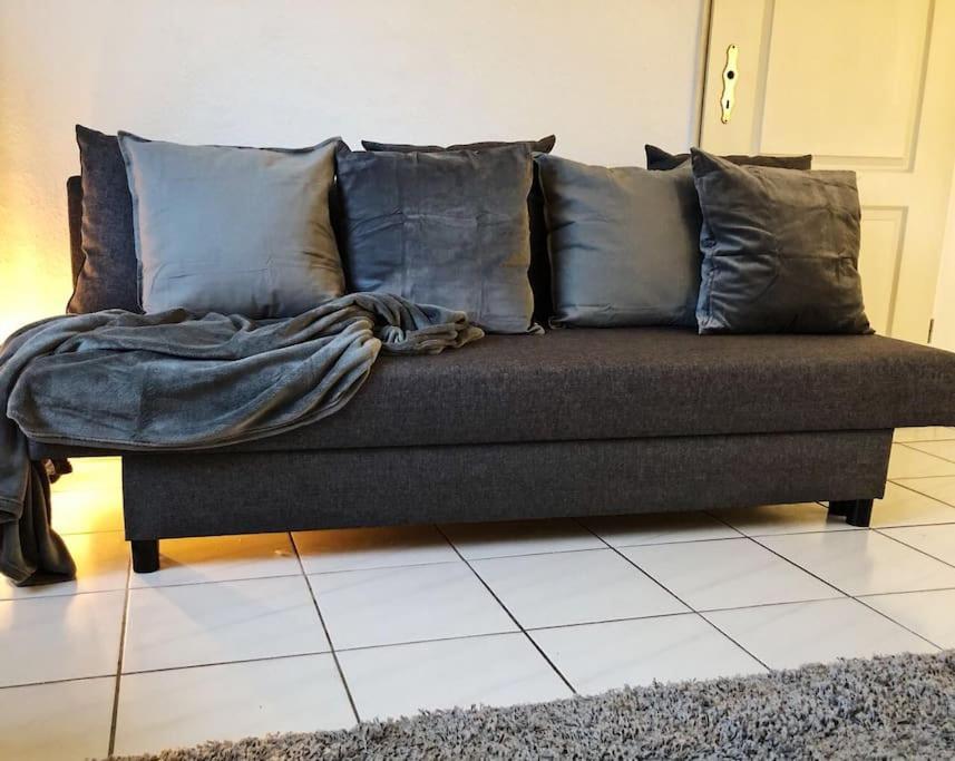 Charmante Gartenwohnung Mit Privatem Grossen Garten Koln Bagian luar foto