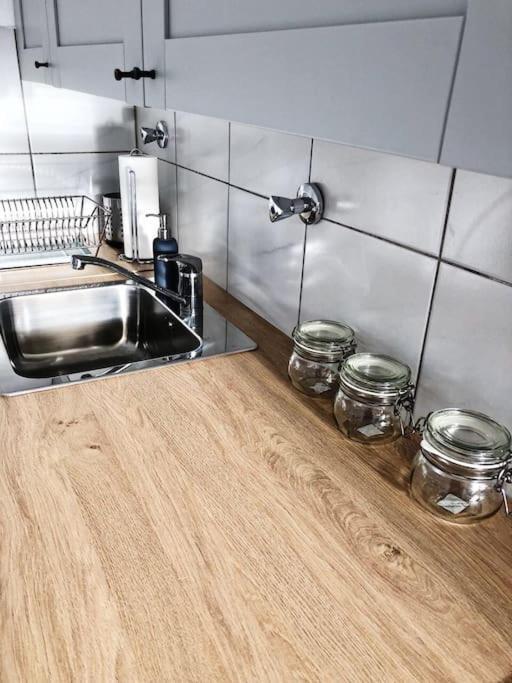 Charmante Gartenwohnung Mit Privatem Grossen Garten Koln Bagian luar foto