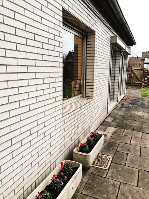 Charmante Gartenwohnung Mit Privatem Grossen Garten Koln Bagian luar foto