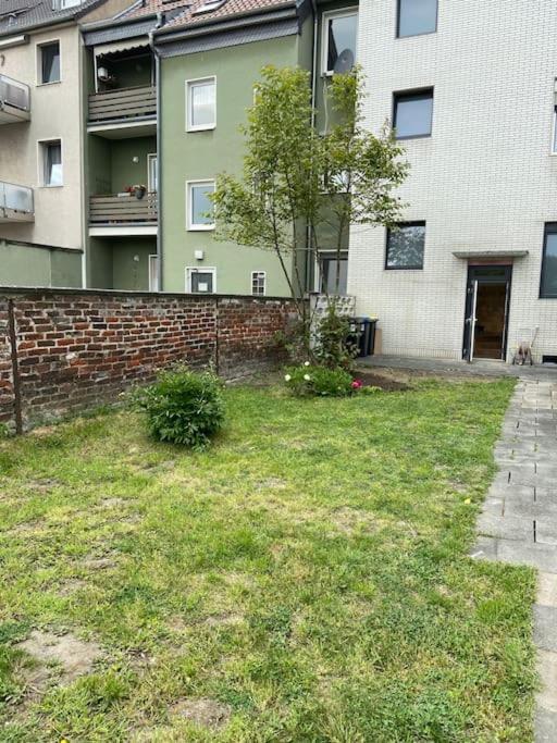 Charmante Gartenwohnung Mit Privatem Grossen Garten Koln Bagian luar foto