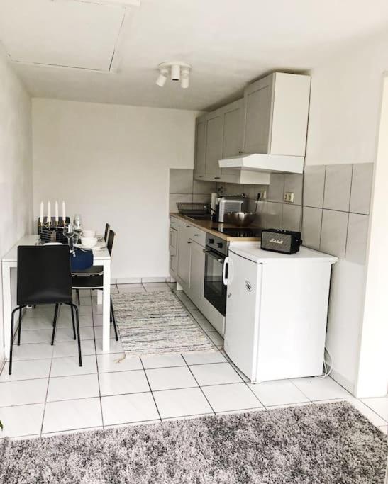 Charmante Gartenwohnung Mit Privatem Grossen Garten Koln Bagian luar foto