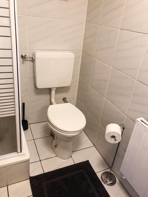 Charmante Gartenwohnung Mit Privatem Grossen Garten Koln Bagian luar foto